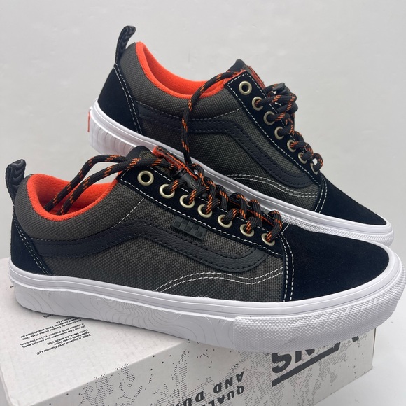 Vans Men's Skate Old Skool
Spitfire Black/Flame
VN0A5FCBBFM Sneakers - Picture 9 of 16